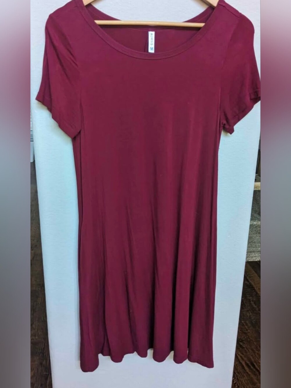 Women's Short Sleeve Scoop Neck Dress Top - Burgundy Size M
